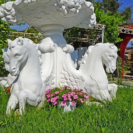 Villa Fofo - Beautiful Sea Front Villa With 650M2 Garden Nea Kallikrateia 외부 사진