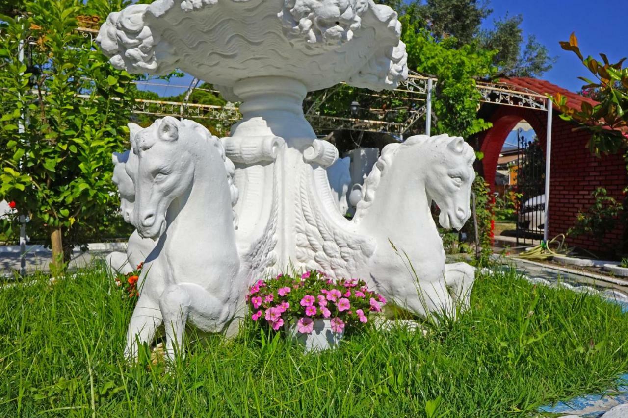 Villa Fofo - Beautiful Sea Front Villa With 650M2 Garden Nea Kallikrateia 외부 사진