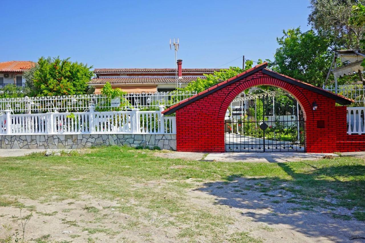 Villa Fofo - Beautiful Sea Front Villa With 650M2 Garden Nea Kallikrateia 외부 사진