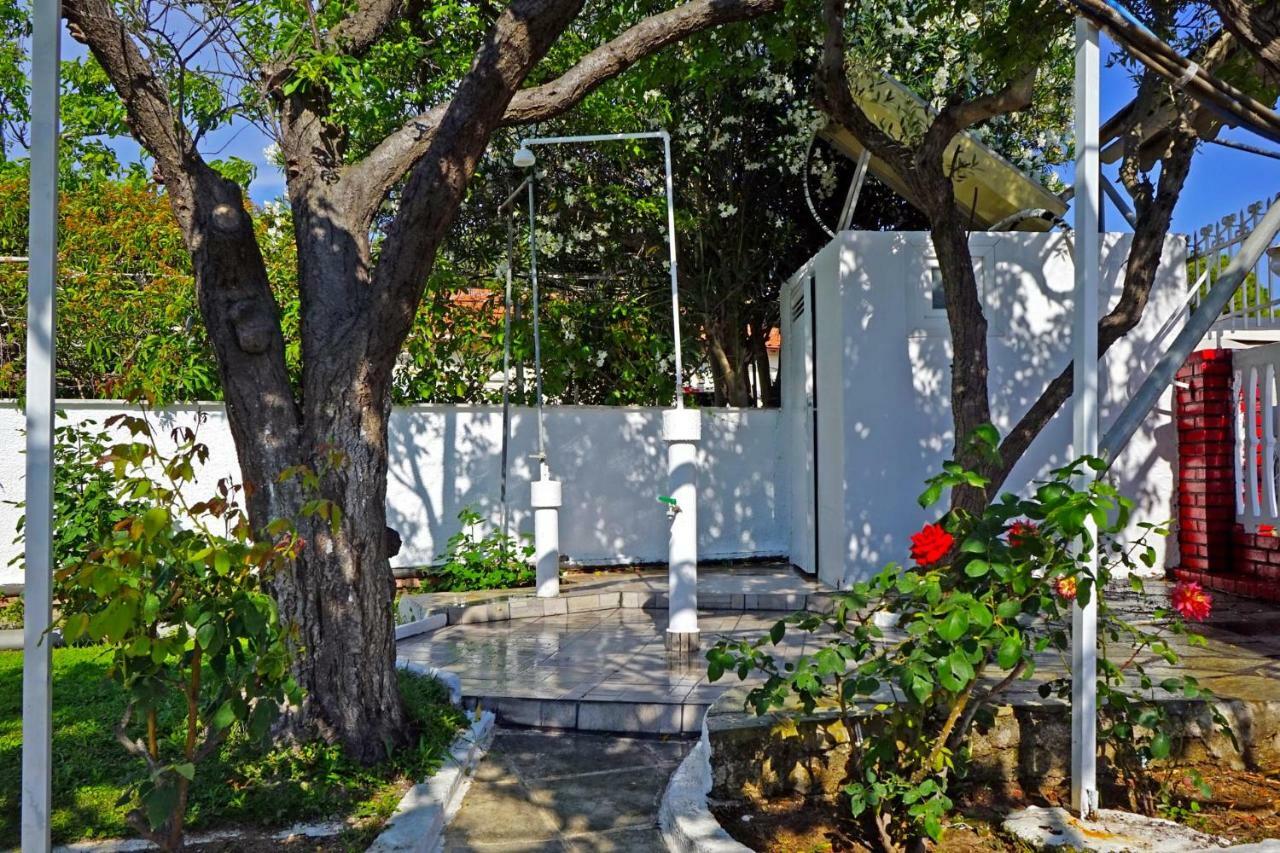 Villa Fofo - Beautiful Sea Front Villa With 650M2 Garden Nea Kallikrateia 외부 사진