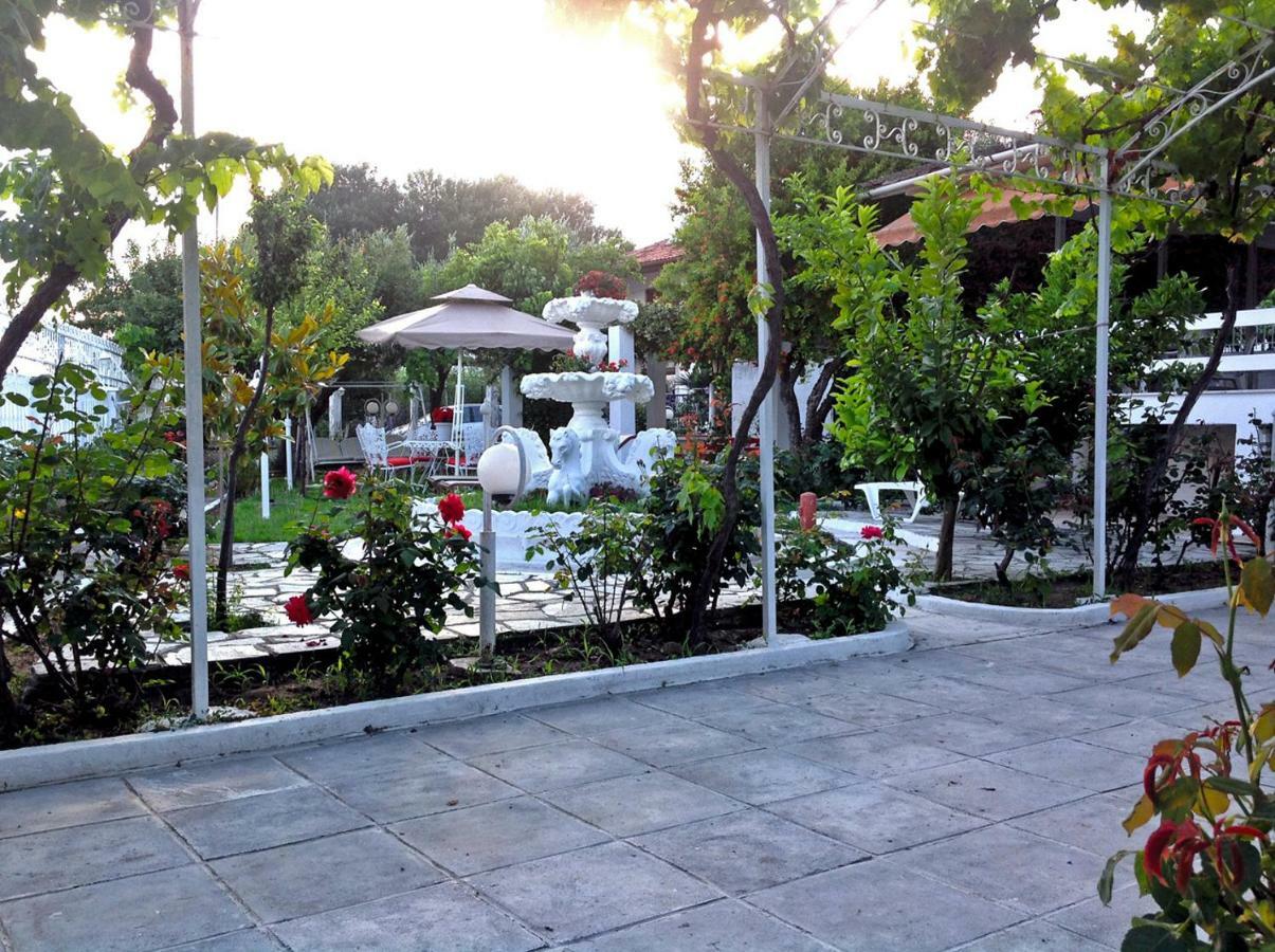 Villa Fofo - Beautiful Sea Front Villa With 650M2 Garden Nea Kallikrateia 외부 사진