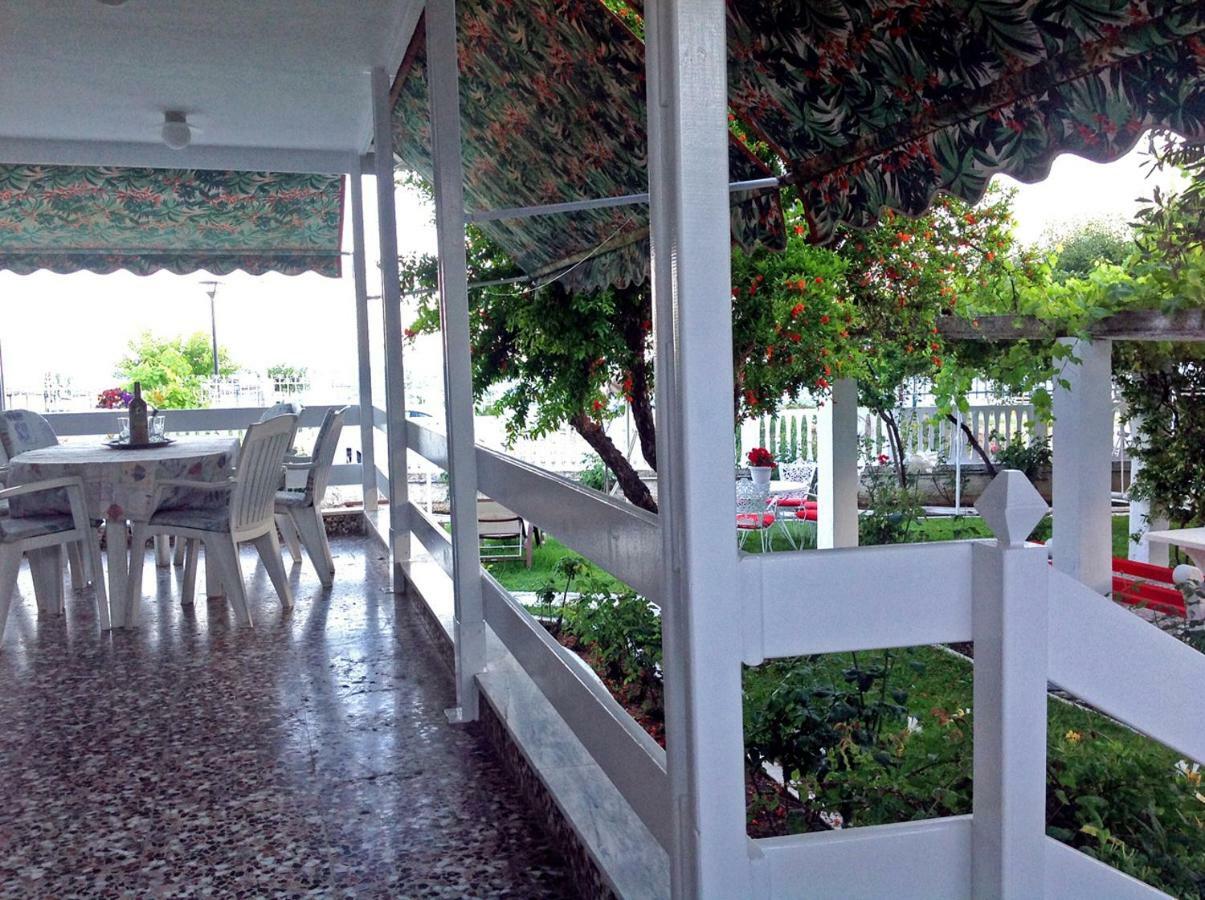 Villa Fofo - Beautiful Sea Front Villa With 650M2 Garden Nea Kallikrateia 외부 사진