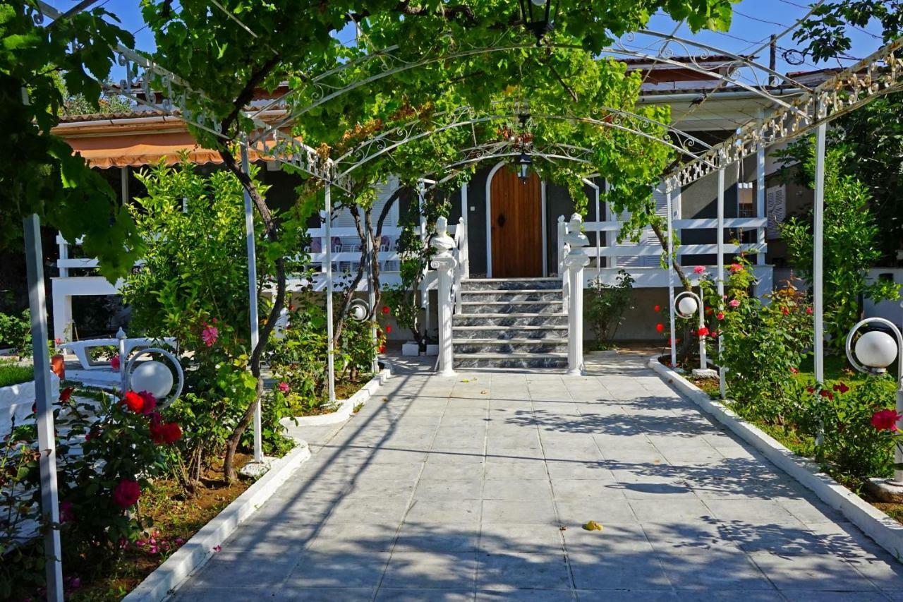 Villa Fofo - Beautiful Sea Front Villa With 650M2 Garden Nea Kallikrateia 외부 사진
